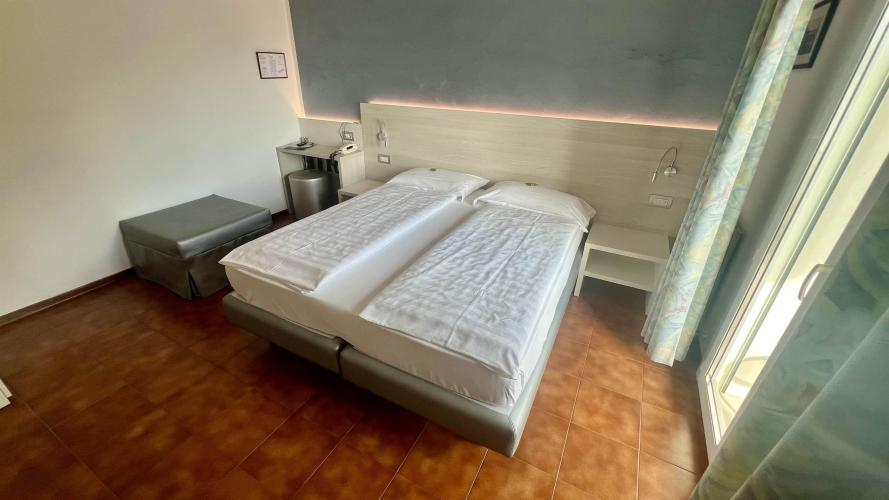 Stanza vista lago parziale