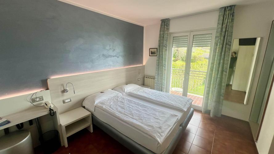 Stanza vista lago parziale