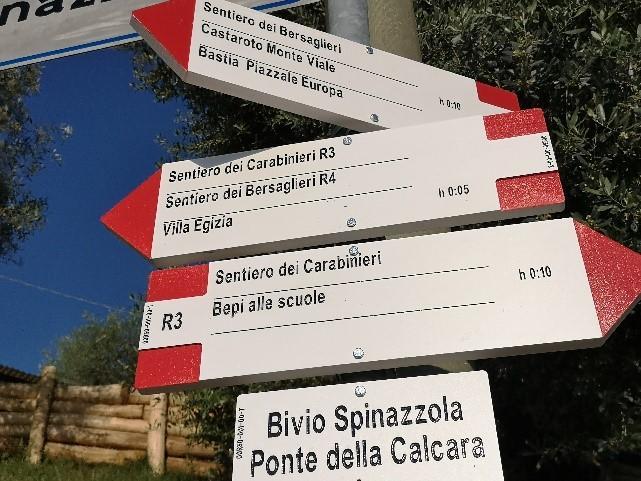 Cartelli con indicazioni