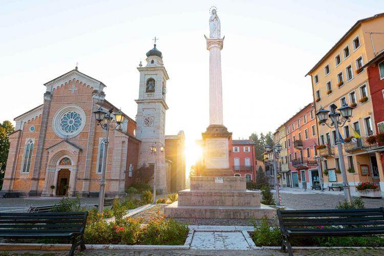 Piazza della Chiesa, Bosco Chiesanuova