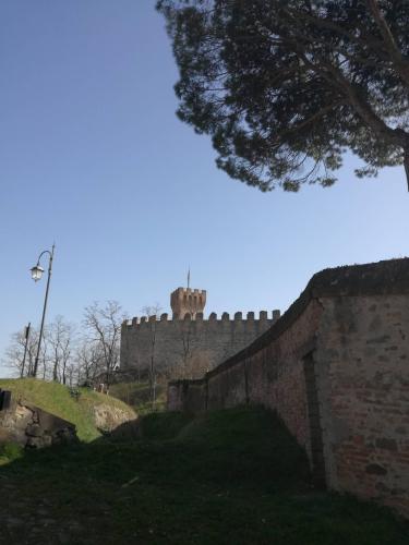 Scorcio sul castello a inizio percorso