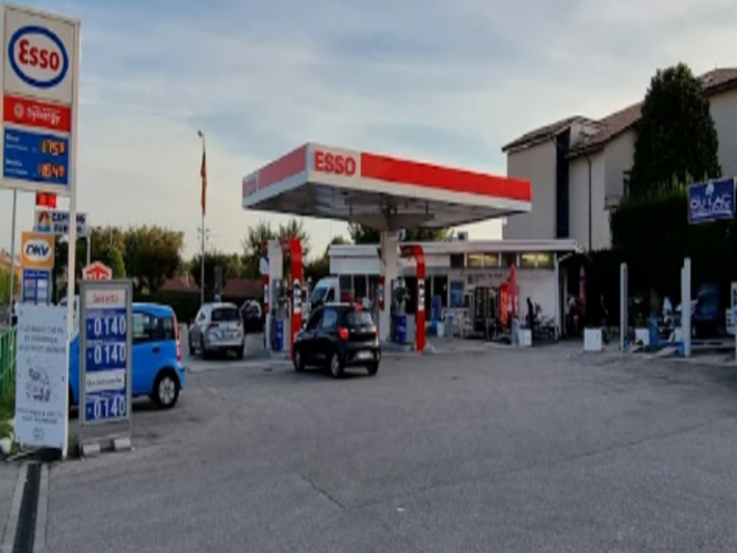 Distributore Esso Bardolino