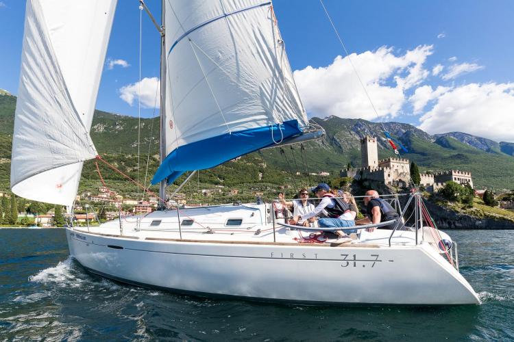 Yacht-Charter-Windsquare-Malcesine-Lago-di-garda