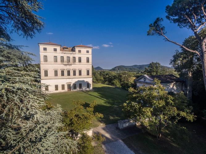 Facciata della Villa Papafava