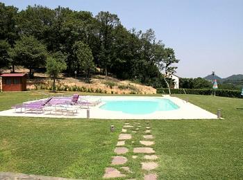 Parco con piscina