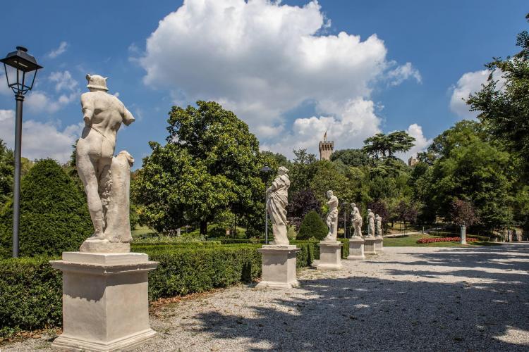 Statue del Parco del Castello