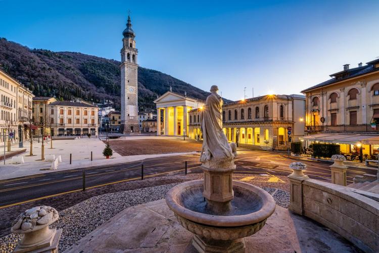 Statua di Endimione e Piazza Marconi
