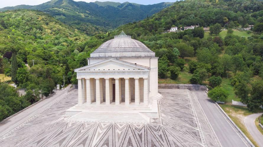 Tempio Canova Possagno drone