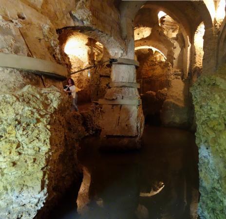 Castelletto e grotta 2 
