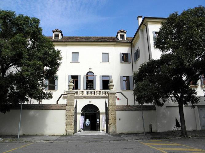 Facciata palazzo Angeli