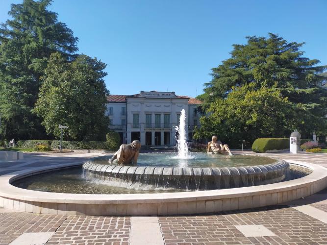 Orologio con fontana