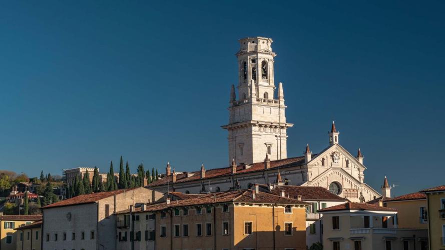 Scorcio Duomo dal Lungadige