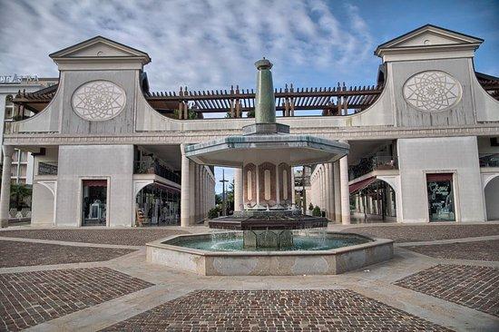 Facciata di accesso da Piazza Todeschini