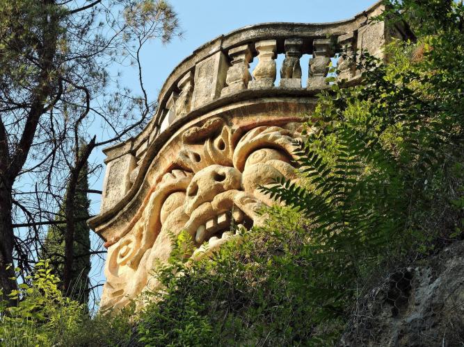 Mascherone dal basso