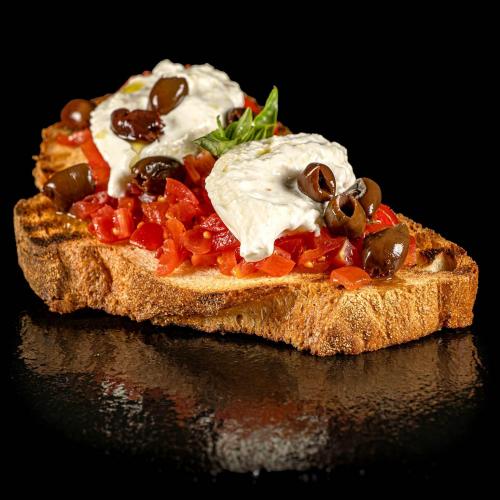 Bruschetta-Burratina-pomodori-olive-taggiasche