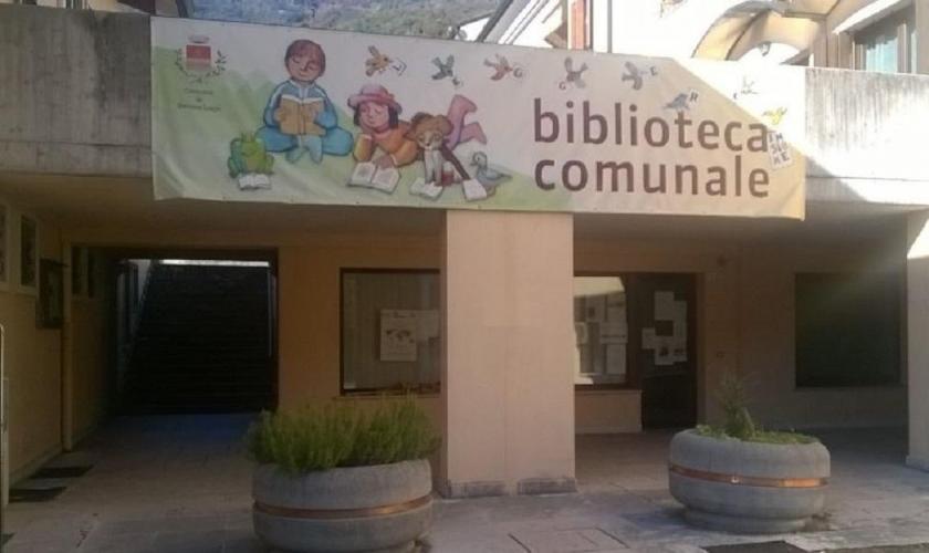 Biblioteca revine
