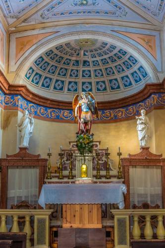 Chiesa San Michele interno1