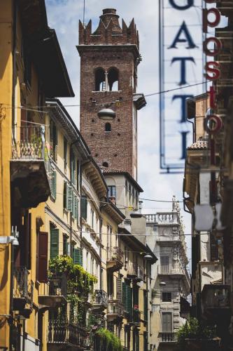 Torre del Gardello da Corso Porta Borsari