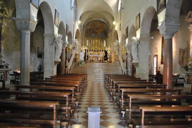 Interno della chiesa 3