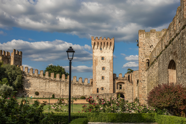 Cinta muraria con Torre del Soccorso