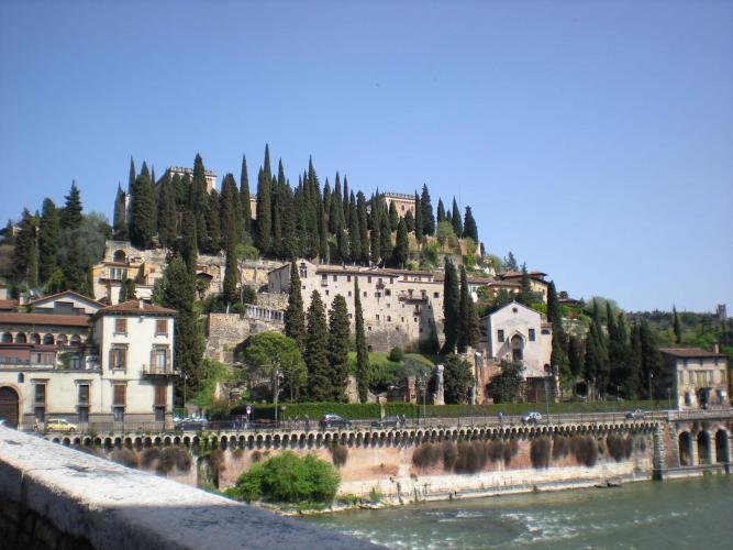 Teatro Romano - Veduta da Ponte Pietra