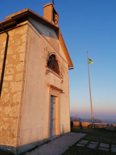 Chiesetta sul Monte Purga