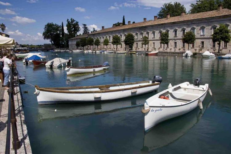 Peschiera del Garda canale di mezzo