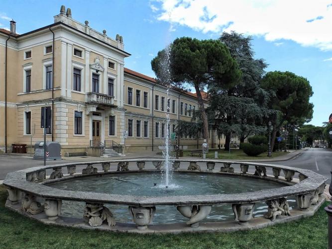 Fontana di Piazza Scalcerle