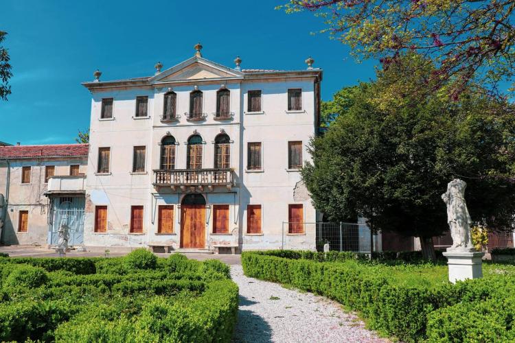 Villa Varisco Levi Morenos 2