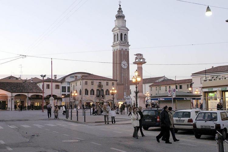 Piazza Martiri 3 