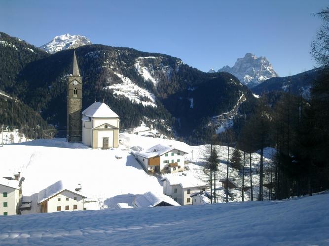 Chiesa di Laste dall'alto