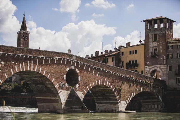 Ponte Pietra Dettagli