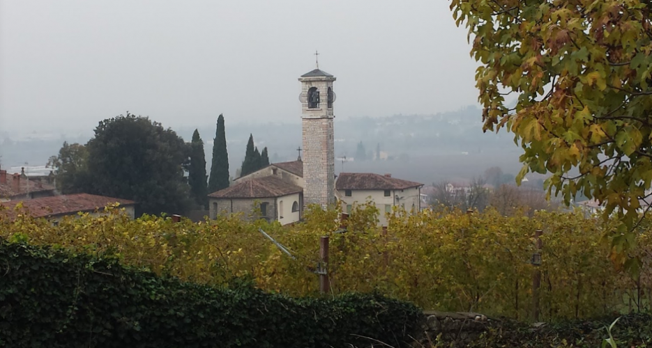 Il retro della chiesa