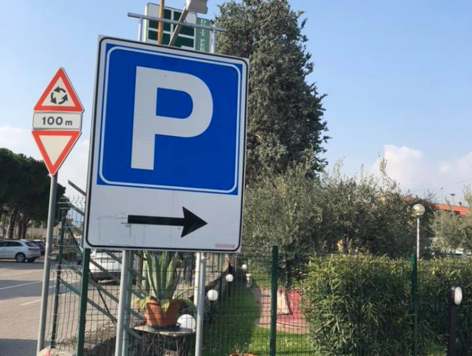 Parcheggio agli ulivi