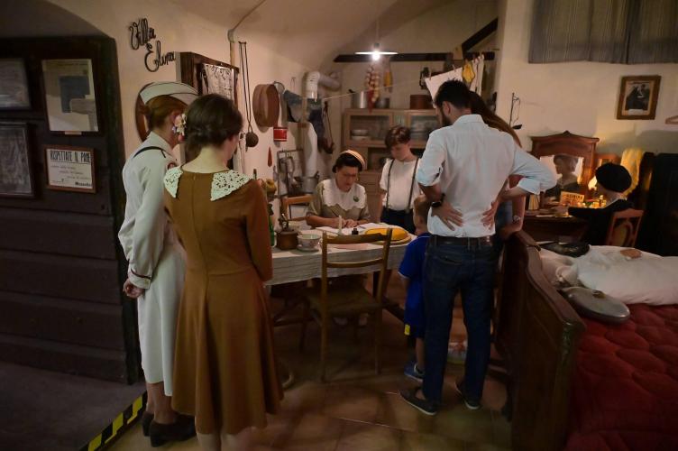 Rievocazione casa in abiti d'epoca