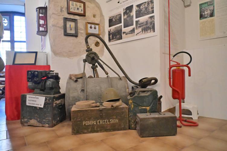 Generatore elettrico italiano e taniche