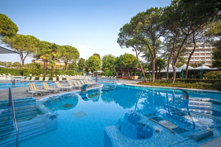 Hotel Bristol Buja Outside Pool