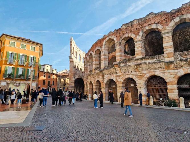 Verona-Piazza-Bra-Arena
