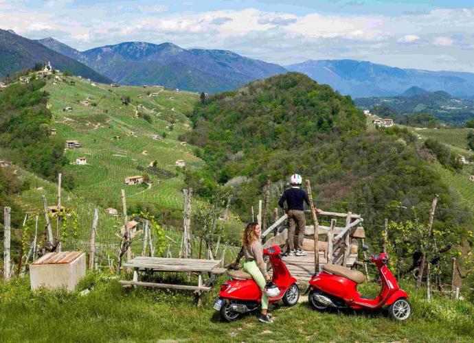 In vespa tra le Colline del Prosecco