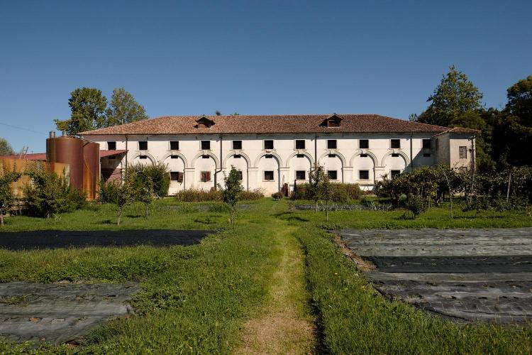 Esterno 2